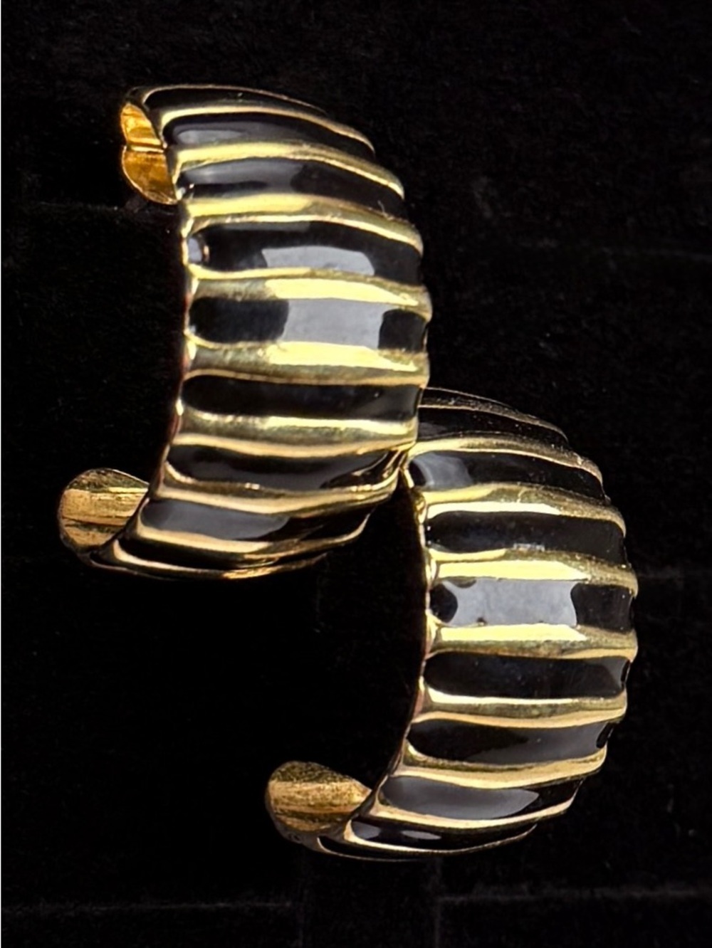 Vintage Black Enamel & Goldtone Ribbed Half Hoop Pierced Earrings